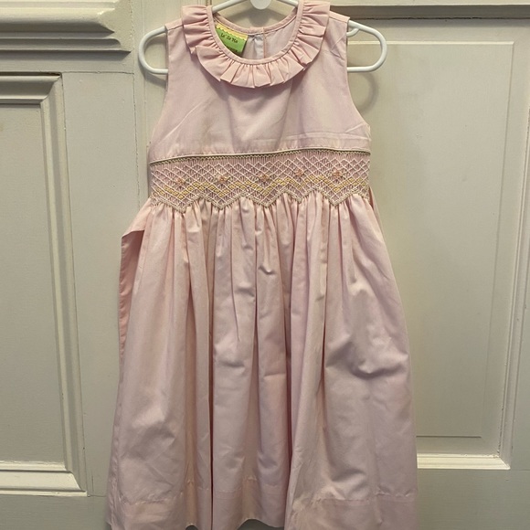 La Ze’ Me. Size 4. Smocked sleeveless dress. pink beautiful neck line and bow - Picture 1 of 2